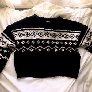 cropped sweater with cute knitted details🏷